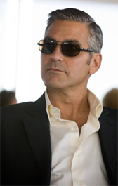 Клуни с обвинение за опасно шофиране