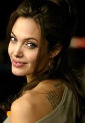 Джоли e икона на красотата на десетилетието